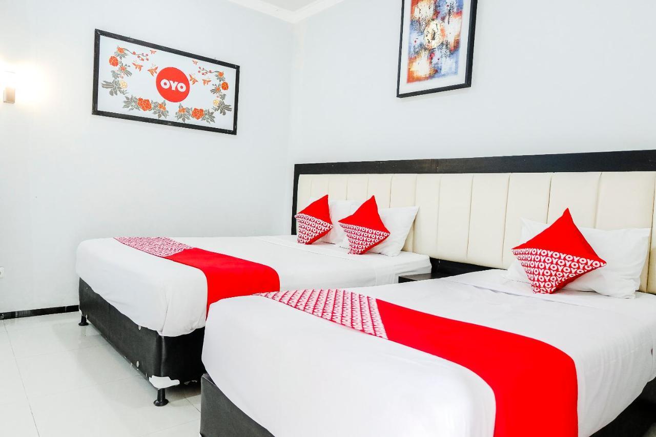 Oyo 803 Toetie Hotel Бату Екстериор снимка