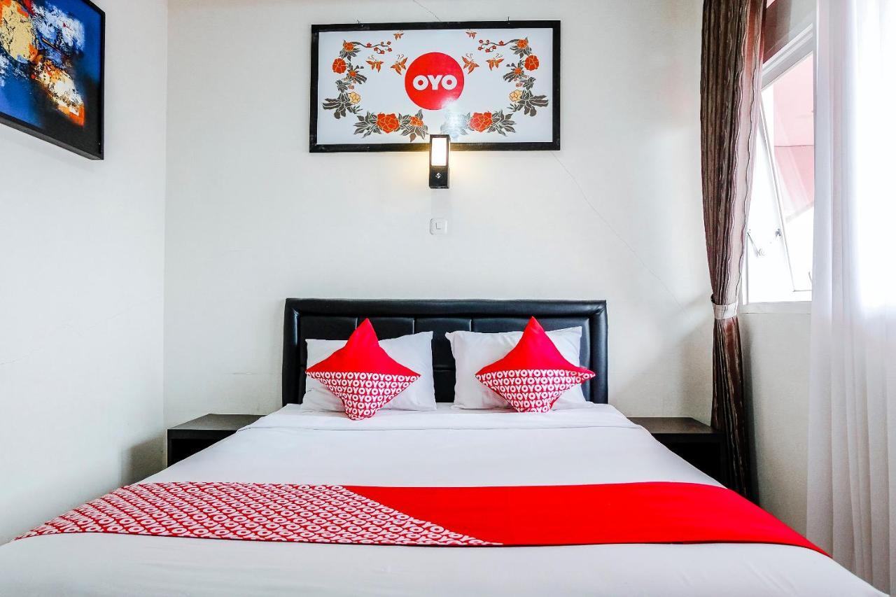 Oyo 803 Toetie Hotel Бату Екстериор снимка