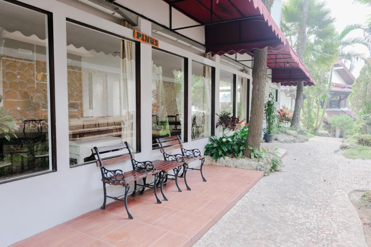 Oyo 803 Toetie Hotel Бату Екстериор снимка